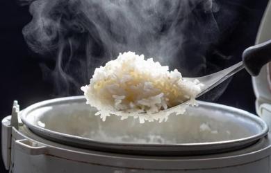 5 lý do nên tránh ăn cơm vào bữa tối muộn
