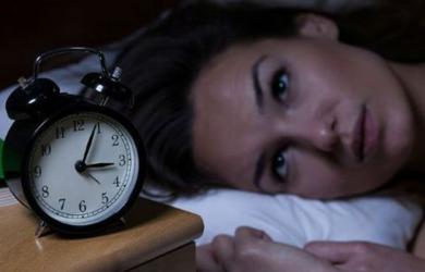 Vì sao phụ nữ mãn kinh dễ bị mất ngủ?